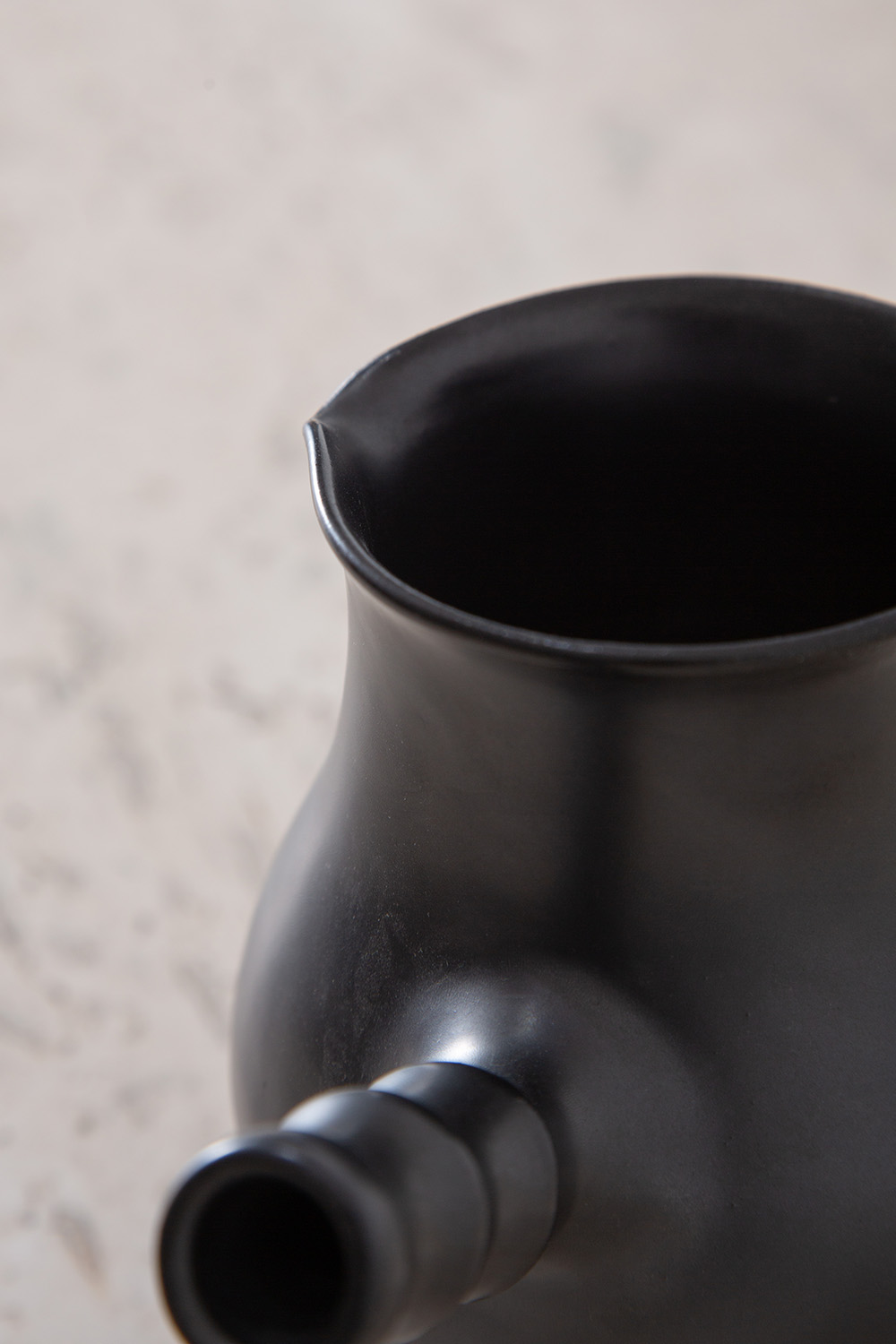 Vintage Pot in Ceramic and Black