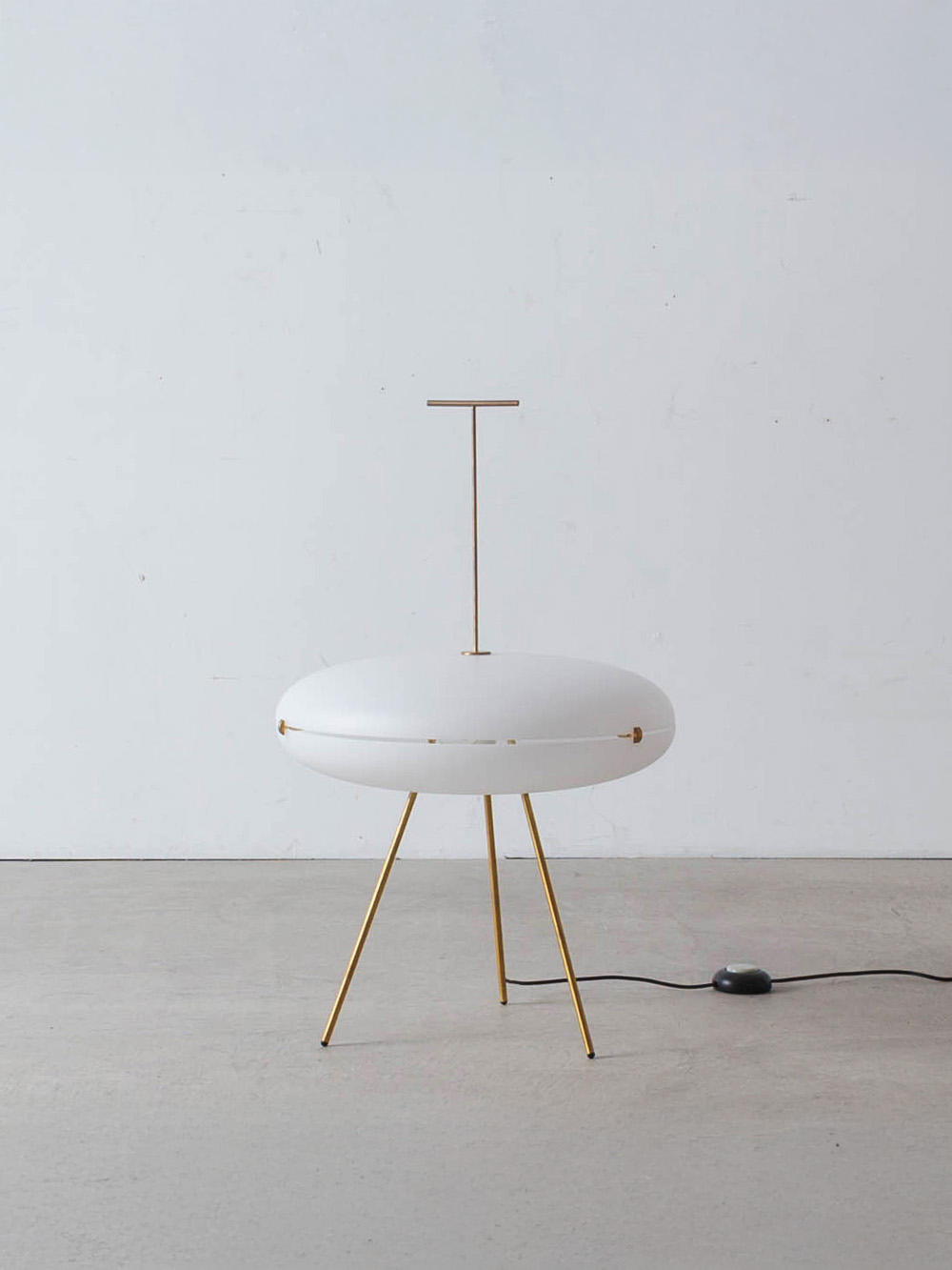Luna Orizzontale Floor Lamp by Gio Ponti for TATO in Natural Brass