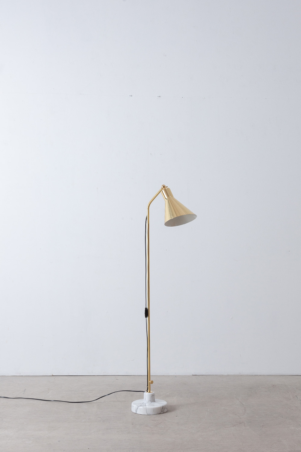 Alzabile,Ignazio Gardella,Floor Lamp, TATO,タト,フロアランプ,イニャツィオ・ガルデッラ,Azucena,Lamp,ランプ,Vintage Floor Lamp,ヴィンテージフロアランプ,Vintage Lamp,ヴィンテージランプ,清澄白河,アンティークショップ,Antique,Vintage,Interior Design,アンティーク,ビンテージ,ヴィンテージ,家具,雑貨,インテリア,店舗什器,設計,インテリアデザイン,内装,什器,店舗設計,ギャラリー,ミッドセンチュリー,MID-CENTURY MODERN,ミッドセンチュリーモダン,イタリア