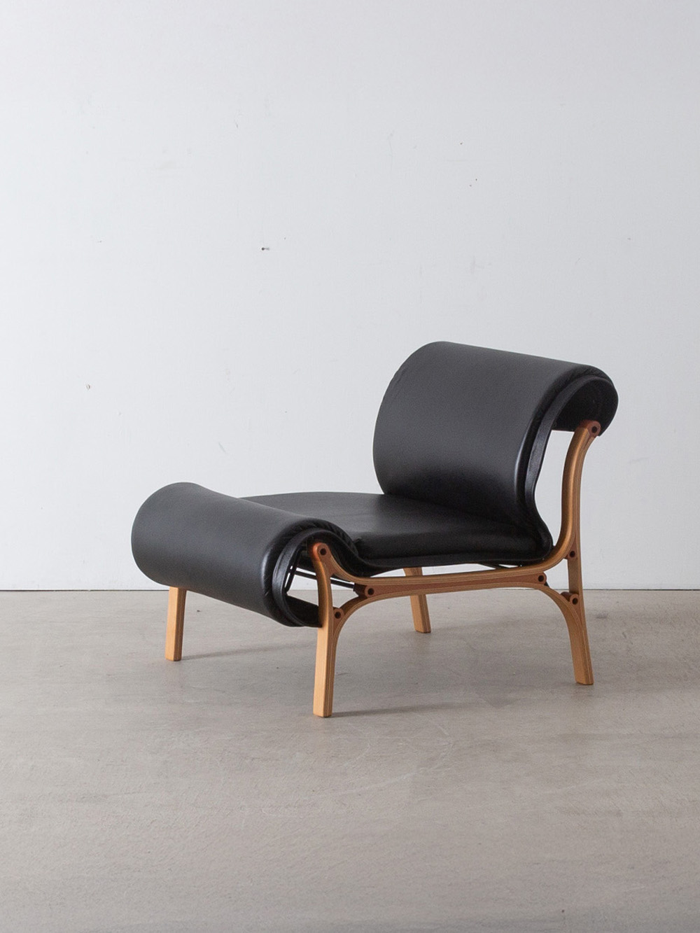 CV Lounge Chair by Cristian Valdes for OBJEKTO