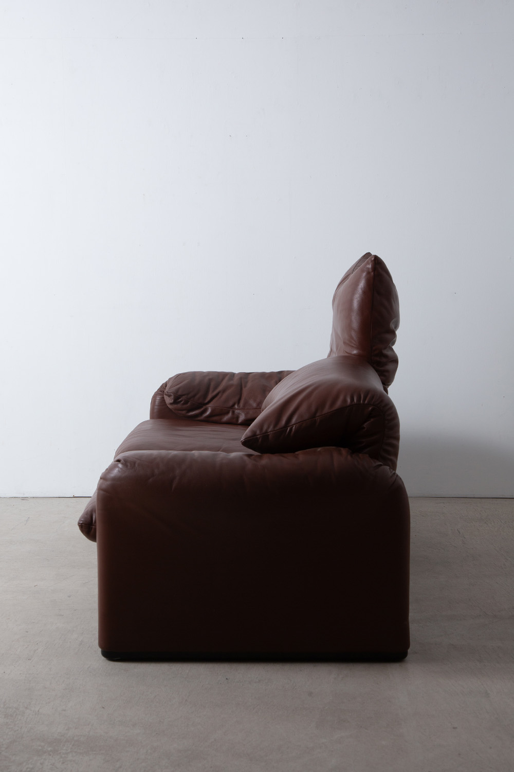 ‘Maralunga’ Sofa 2P by Vico Magistretti for Cassina