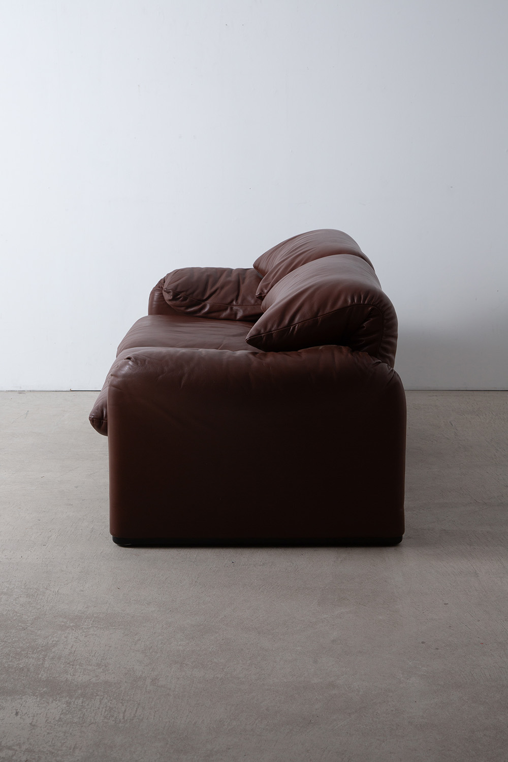 ‘Maralunga’ Sofa 2P by Vico Magistretti for Cassina