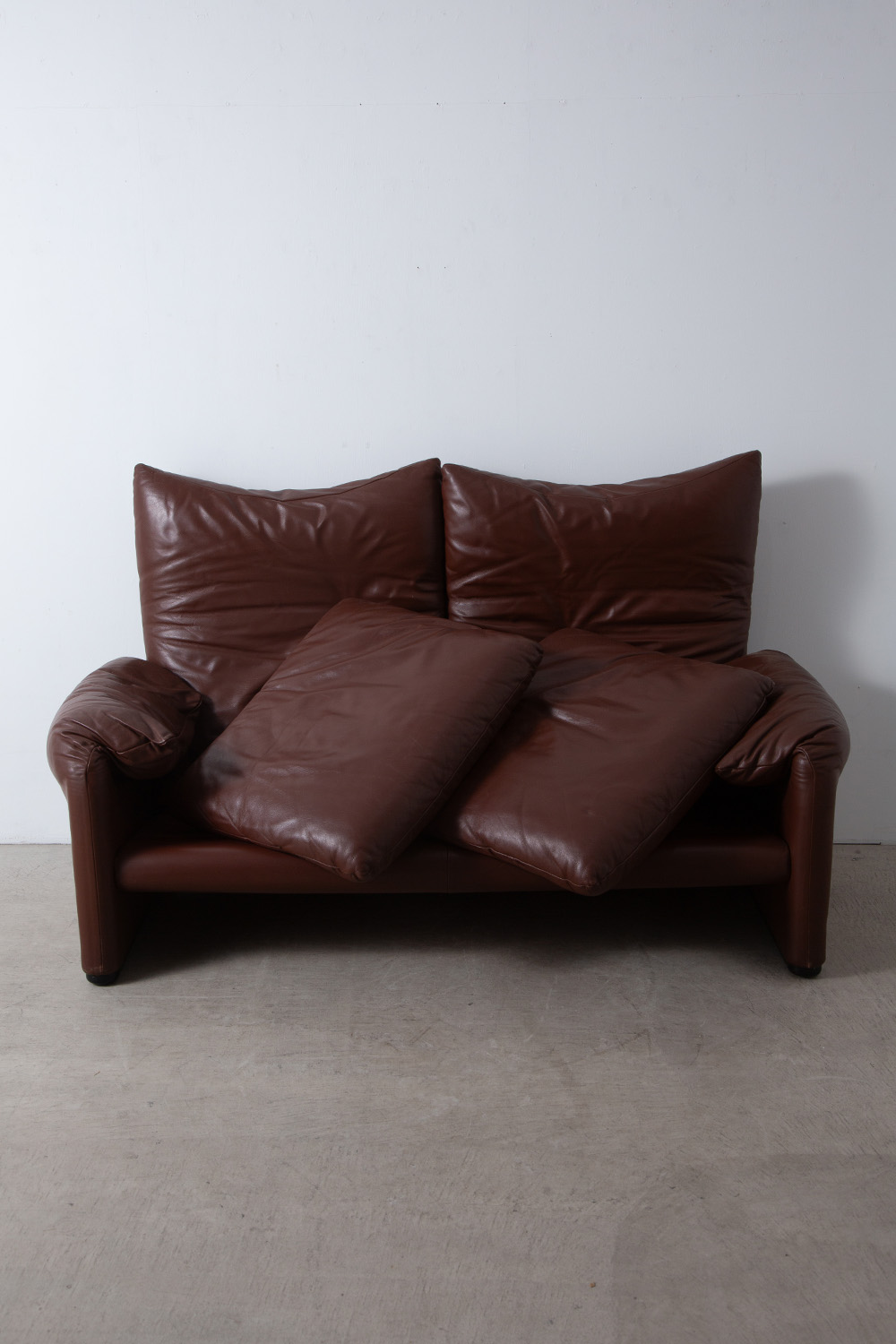 ‘Maralunga’ Sofa 2P by Vico Magistretti for Cassina