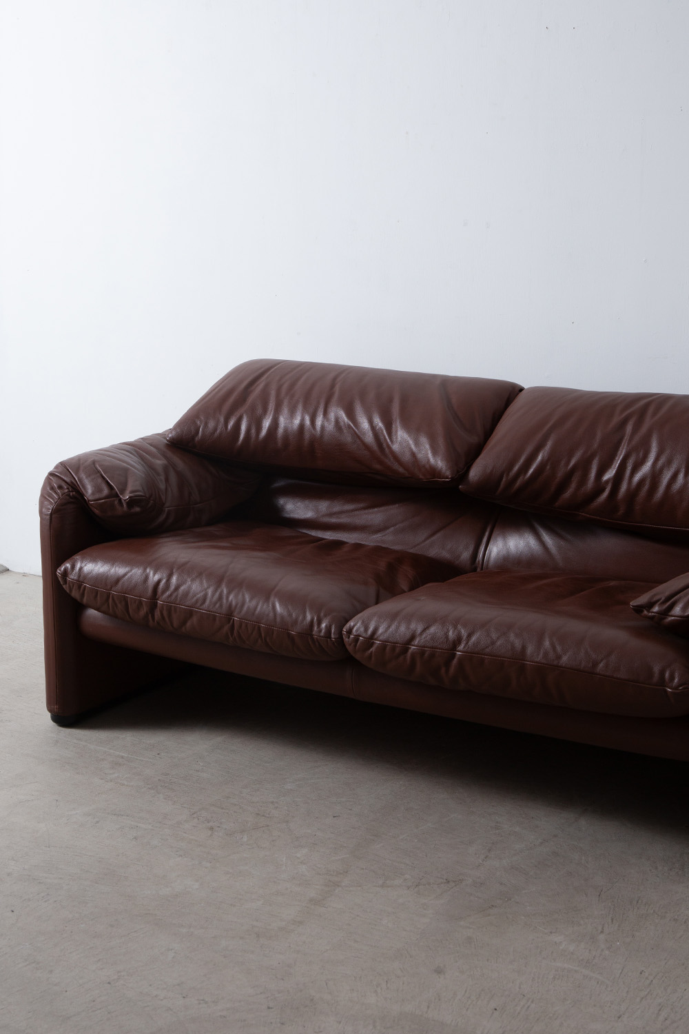 ‘Maralunga’ Sofa 2P by Vico Magistretti for Cassina