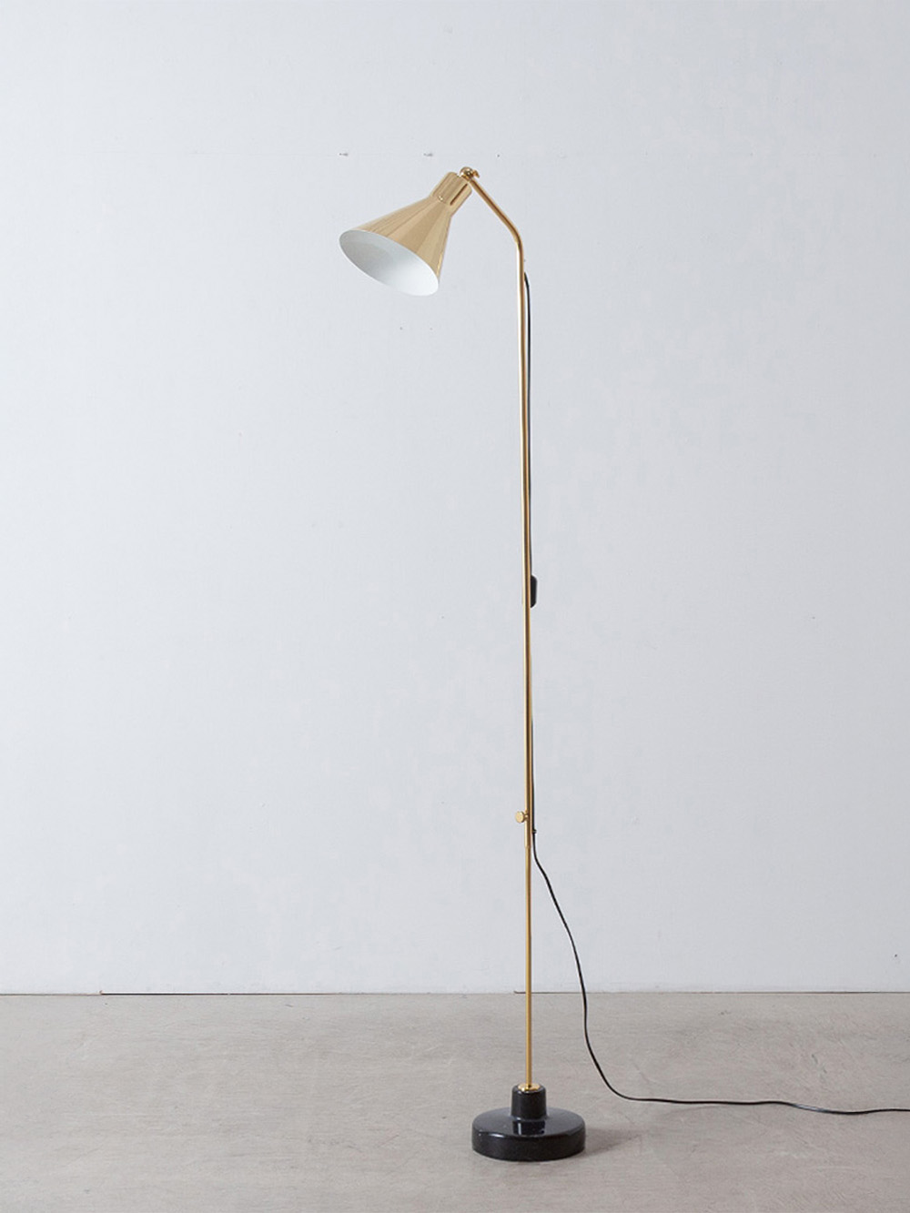 Alzabile,Ignazio Gardella,Floor Lamp, TATO,タト,フロアランプ,イニャツィオ・ガルデッラ,Azucena,Lamp,ランプ,Vintage Floor Lamp,ヴィンテージフロアランプ,Vintage Lamp,ヴィンテージランプ,清澄白河,アンティークショップ,Antique,Vintage,Interior Design,アンティーク,ビンテージ,ヴィンテージ,家具,雑貨,インテリア,店舗什器,設計,インテリアデザイン,内装,什器,店舗設計,ギャラリー,ミッドセンチュリー,MID-CENTURY MODERN,ミッドセンチュリーモダン,イタリア