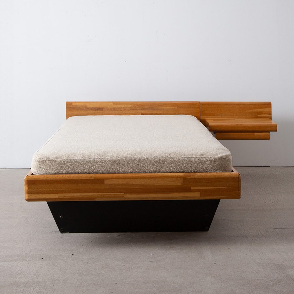 Day Bed with Side Table in Wood and Fabric
Netherlands , 1960s
