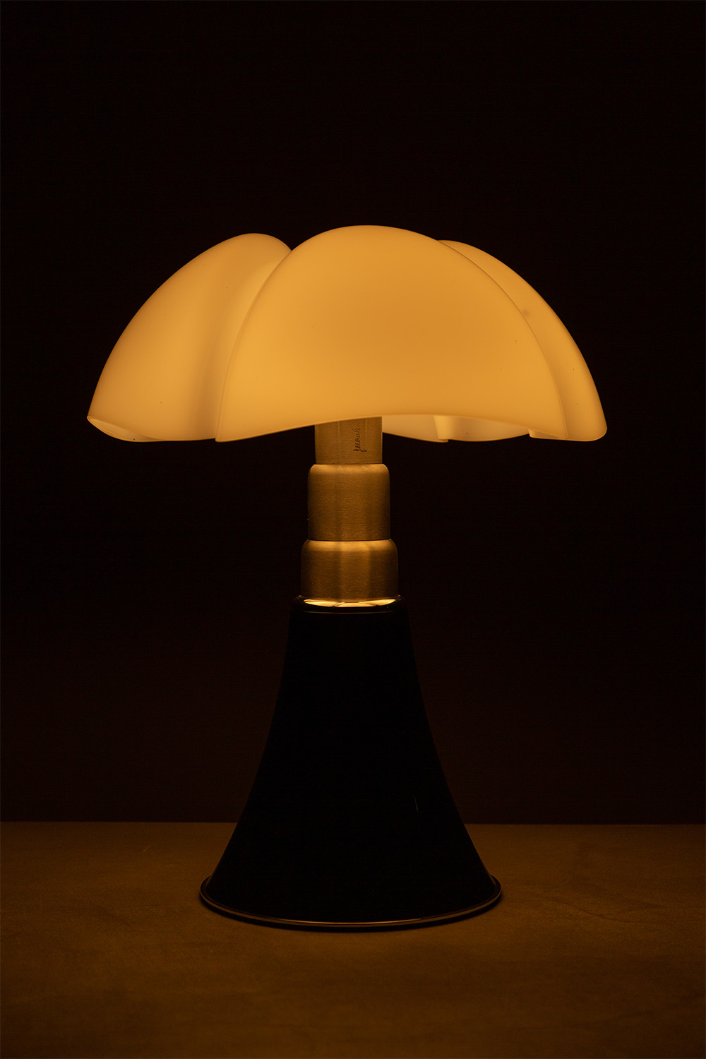 Gae Aulenti,ガエ・アウレンティ,PIPISTRELLO,ピピステレッロ,テーブルランプ,清澄白河,Antique,Vintage,Interior Design,アンティーク,ビンテージ,ヴィンテージ,家具,雑貨,インテリア,店舗什器,設計,インテリアデザイン,内装,什器,店舗設計,ギャラリー,デザイナーズ家具,ショールーム