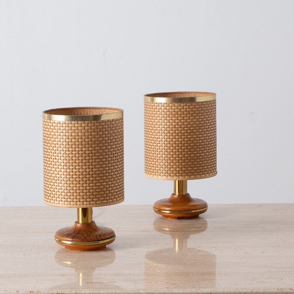 Vintage Table Lamp in Rattan , Brass and Wood
France , 1970s
フランスより、ラタンと真鍮、ウッドベースのバランスの美しいヴィンテージテーブルランプ。
