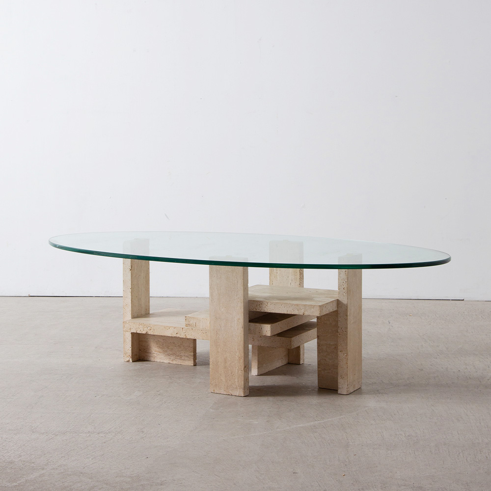 Coffee Table by Willy Ballez in Travertine and Glass
Belgium , 1970s
ベルギー人デザイナーWilly Ballez（ウィリー・バレズ）によって、デザインされたコーヒーテーブル。
