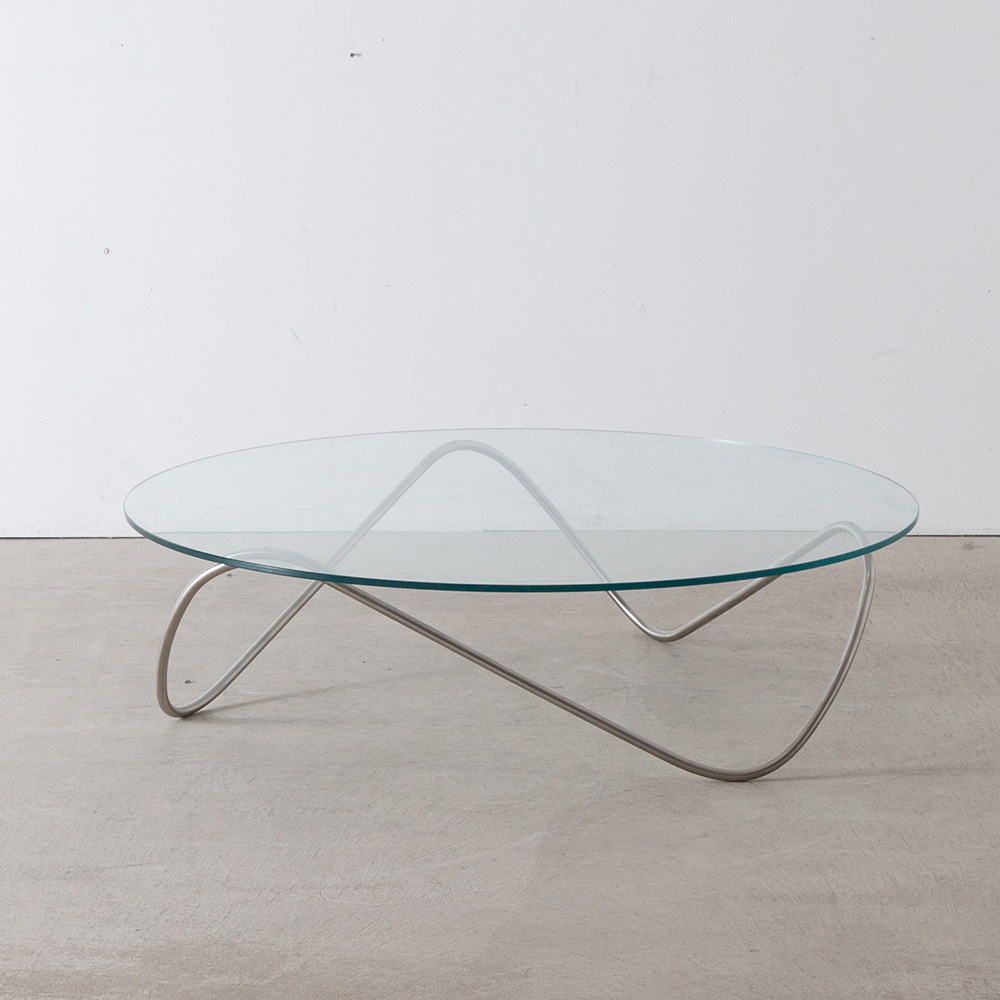 KAEKO Coffee Table by Rafic Farah for OBJEKTO in Silver
Brazil , 1980s
磨き上げたステンレスと、パウダーコーティングを施したブラックとの2色展開。
