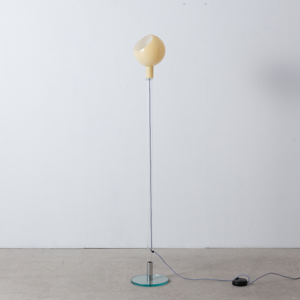 PAROLA Floor Lamp White by Gae Aulenti & Piero Castiglion for Fontana Arte in Black Cord Amber × BK