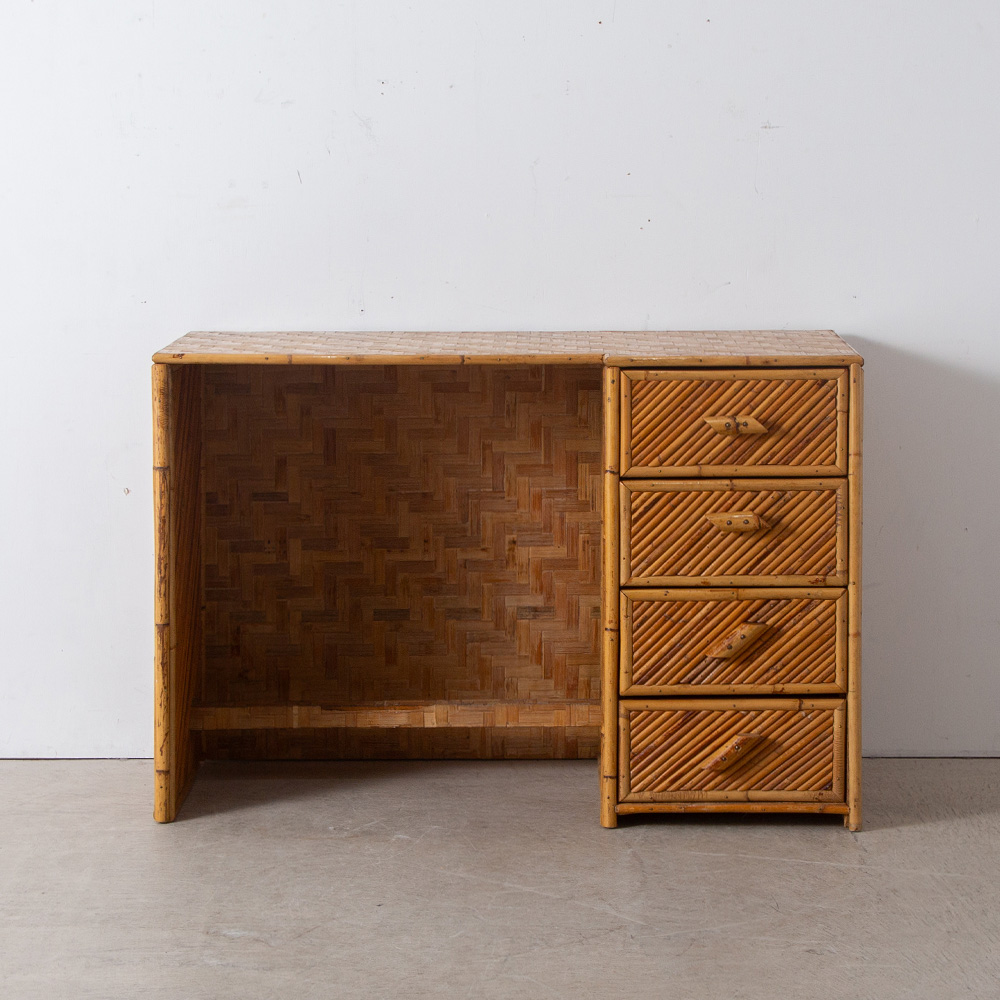 Vintage Desk in Wood and Bamboo
France , 1970s
フランスより、1970年代にデザインされたヴィンテージデスク。
