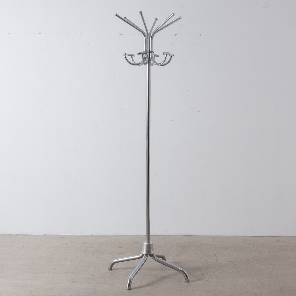 Vintage Parrot Coat Rack in Chrome
France , 1960s
フランスより、1960年代にデザインされたコートラック。
クローム仕上げによるスタイリッシュな一台。
