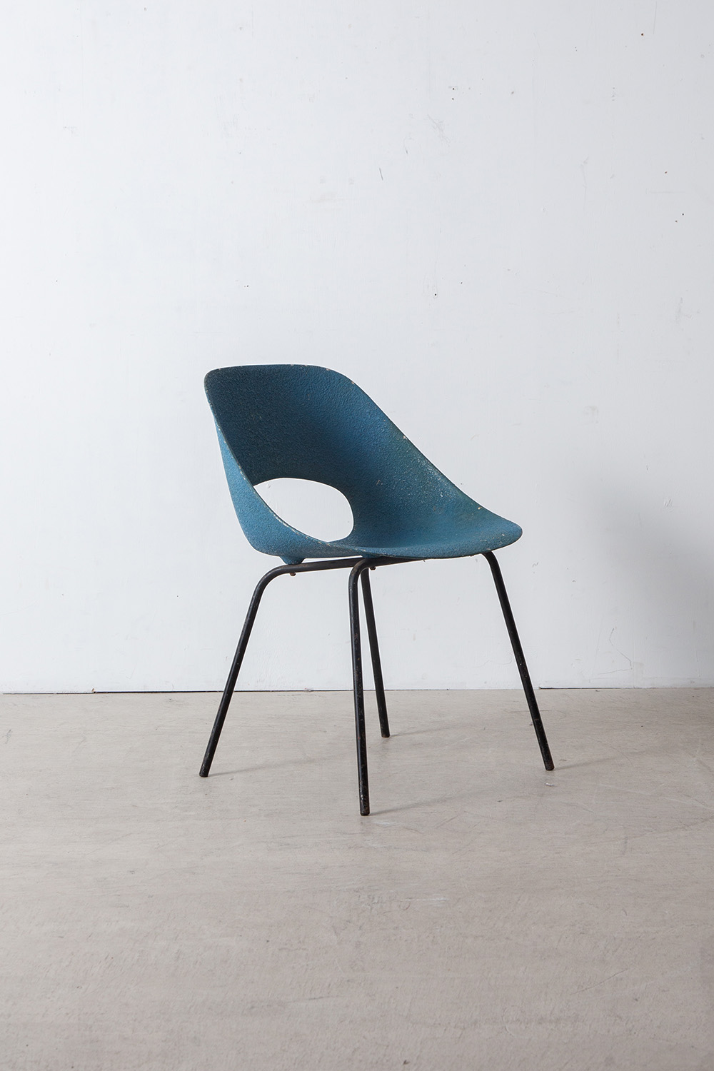 Tulip Chair by Pierre Guariche for Steiner in Bleu , FRP and Steel