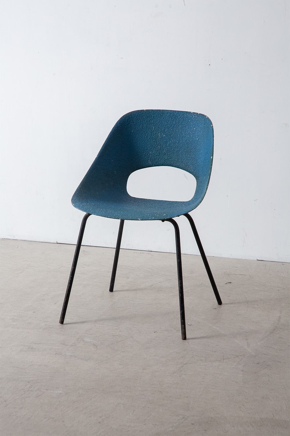 Tulip Chair by Pierre Guariche for Steiner in Bleu , FRP and Steel