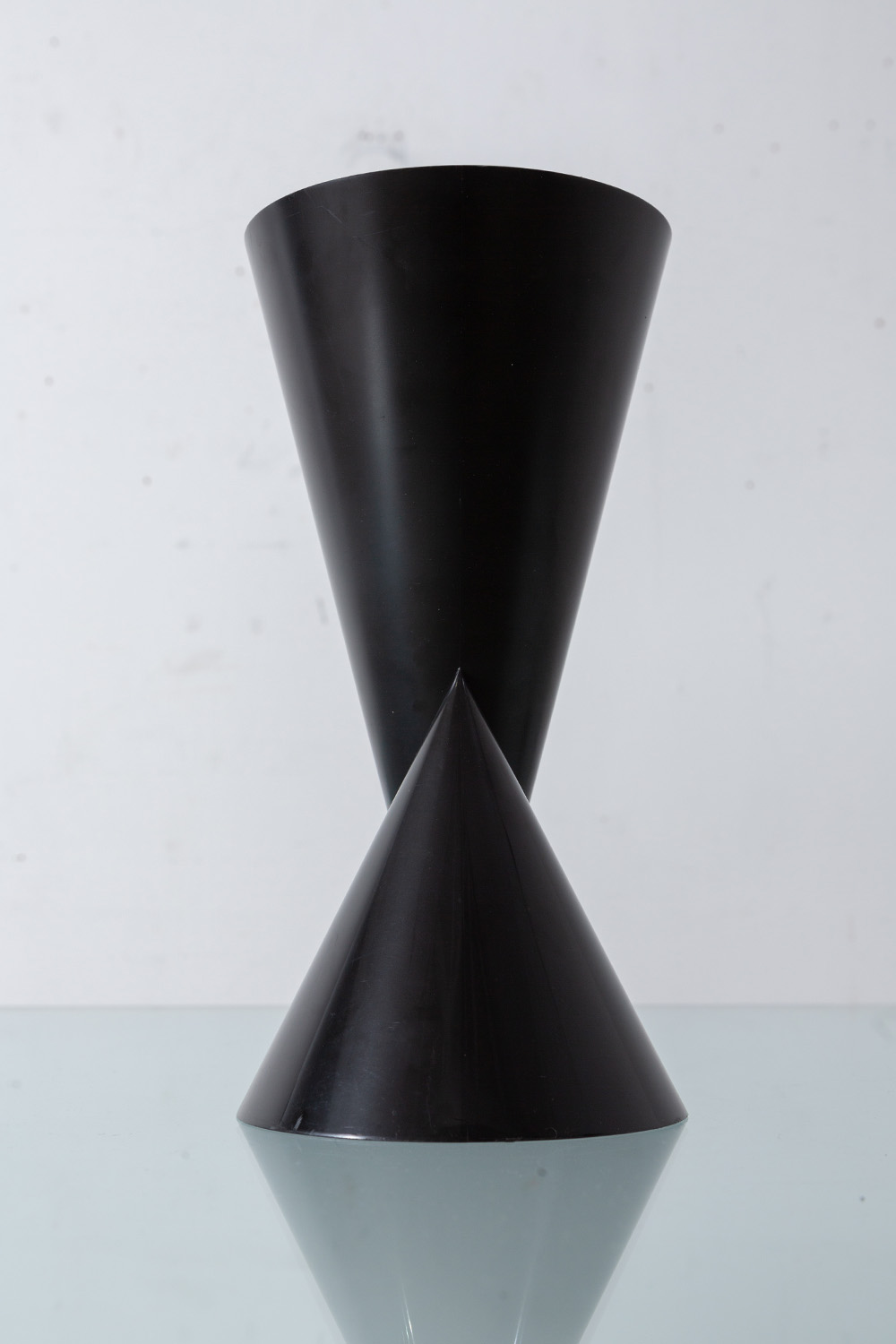 ‘Vase 2’ by Paul Baars in Black