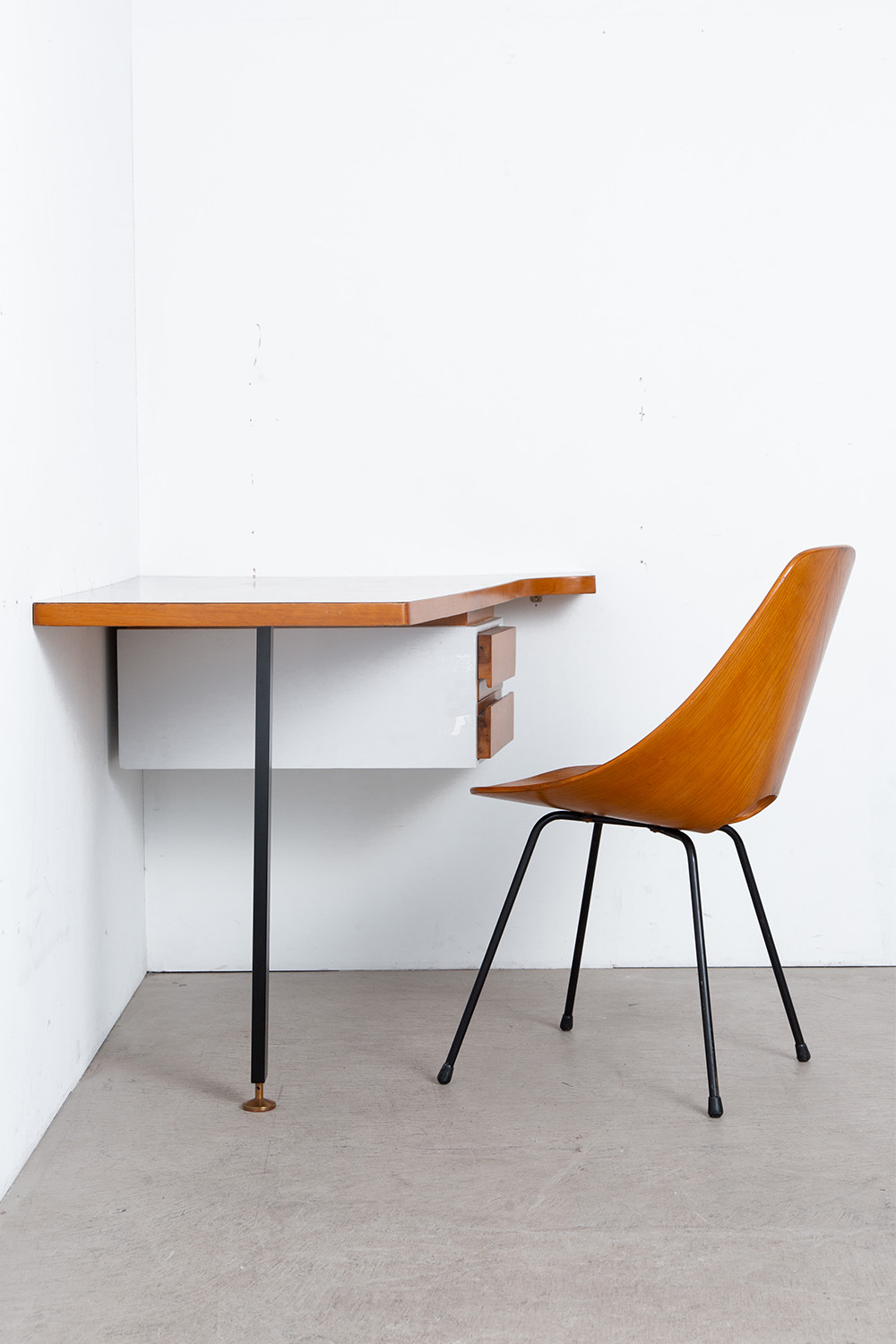 Corner Wall Desk by Vittorio Dassi in Steel and Wood