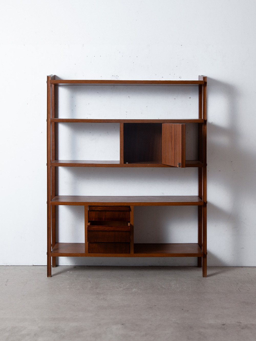 Vintage Book Shelf in Wood
