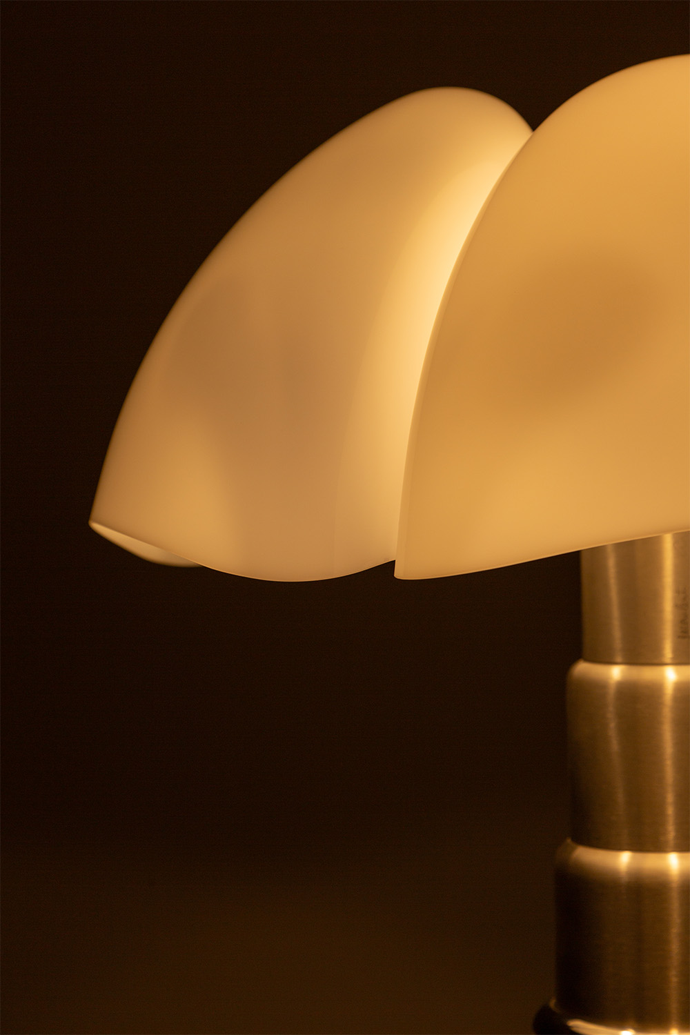 Gae Aulenti,ガエ・アウレンティ,PIPISTRELLO,ピピステレッロ,テーブルランプ,清澄白河,Antique,Vintage,Interior Design,アンティーク,ビンテージ,ヴィンテージ,家具,雑貨,インテリア,店舗什器,設計,インテリアデザイン,内装,什器,店舗設計,ギャラリー,デザイナーズ家具,ショールーム
