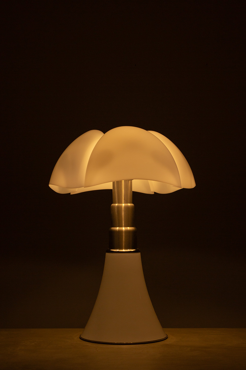 Gae Aulenti,ガエ・アウレンティ,PIPISTRELLO,ピピステレッロ,テーブルランプ,清澄白河,Antique,Vintage,Interior Design,アンティーク,ビンテージ,ヴィンテージ,家具,雑貨,インテリア,店舗什器,設計,インテリアデザイン,内装,什器,店舗設計,ギャラリー,デザイナーズ家具,ショールーム
