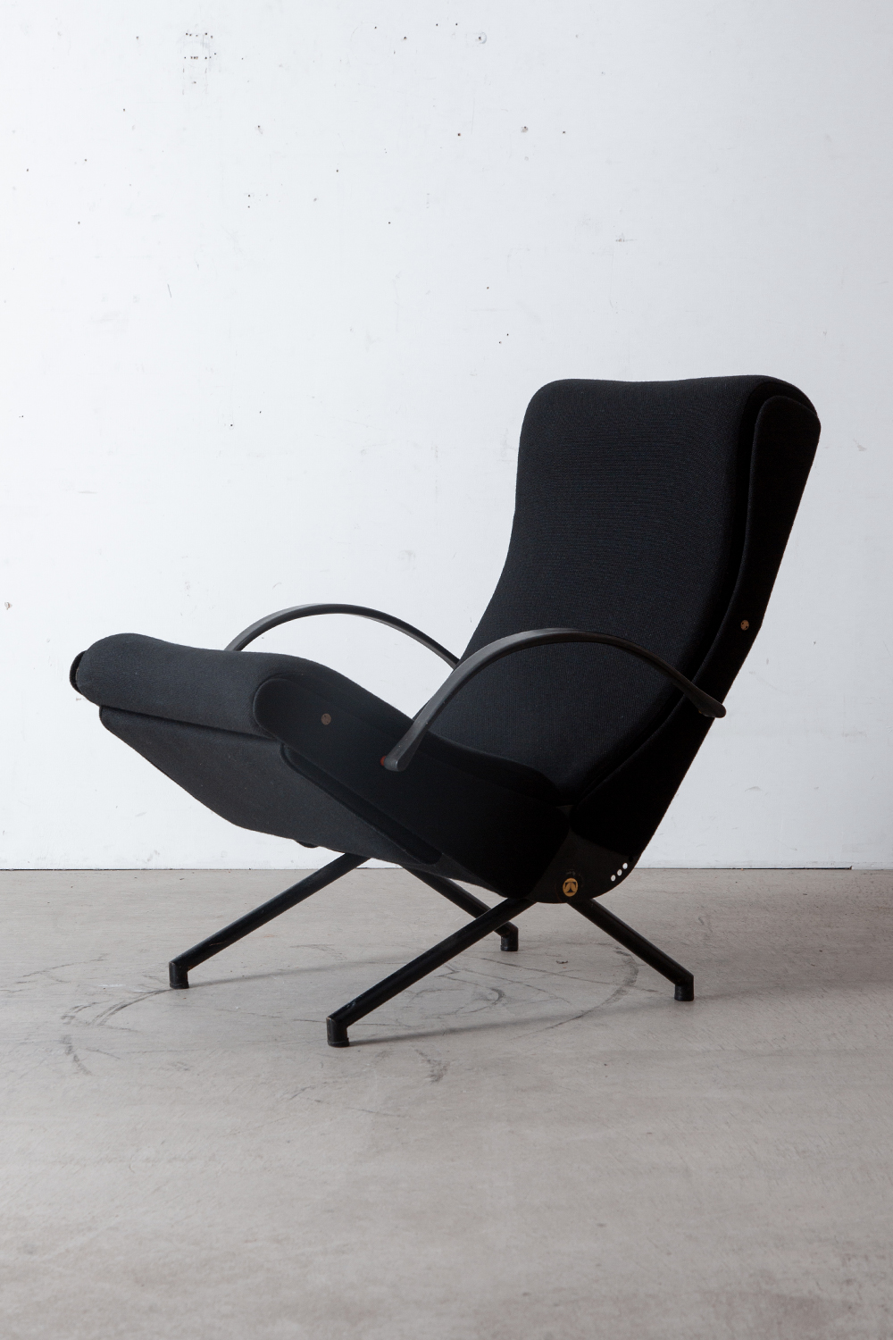 ‘P40’ Lounge Chair by Osvaldo Borsani for Tecno in Fabric and Steel