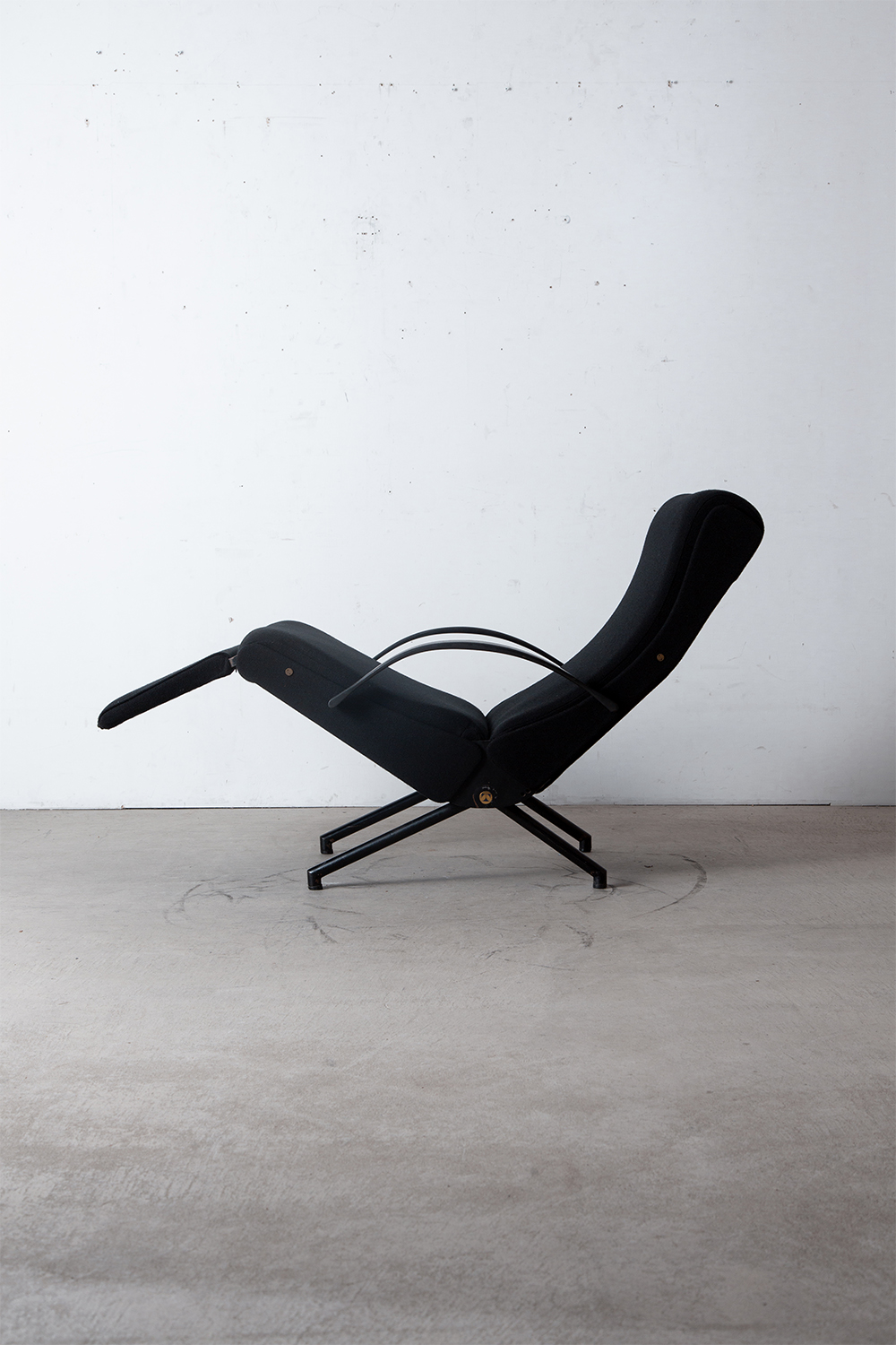 ‘P40’ Lounge Chair by Osvaldo Borsani for Tecno in Fabric and Steel