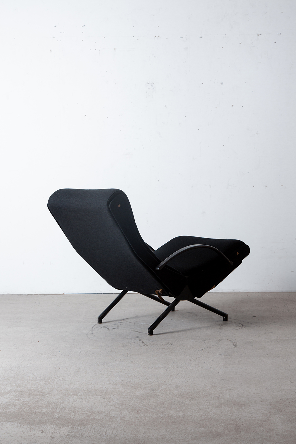 ‘P40’ Lounge Chair by Osvaldo Borsani for Tecno in Fabric and Steel