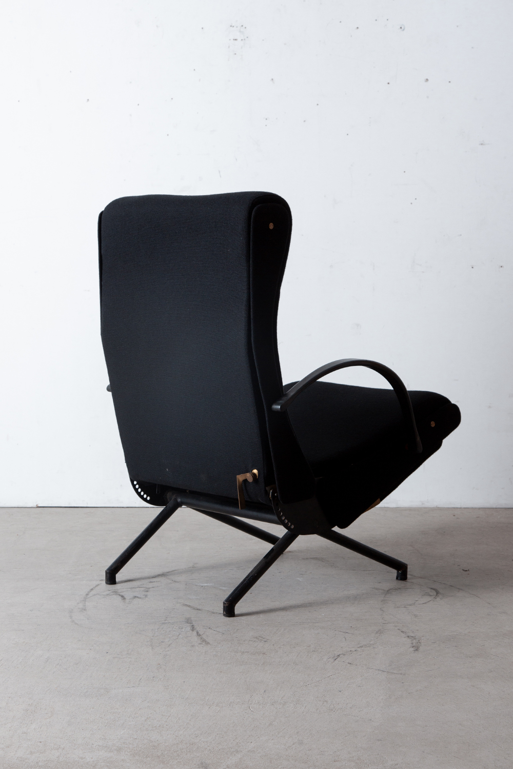 ‘P40’ Lounge Chair by Osvaldo Borsani for Tecno in Fabric and Steel