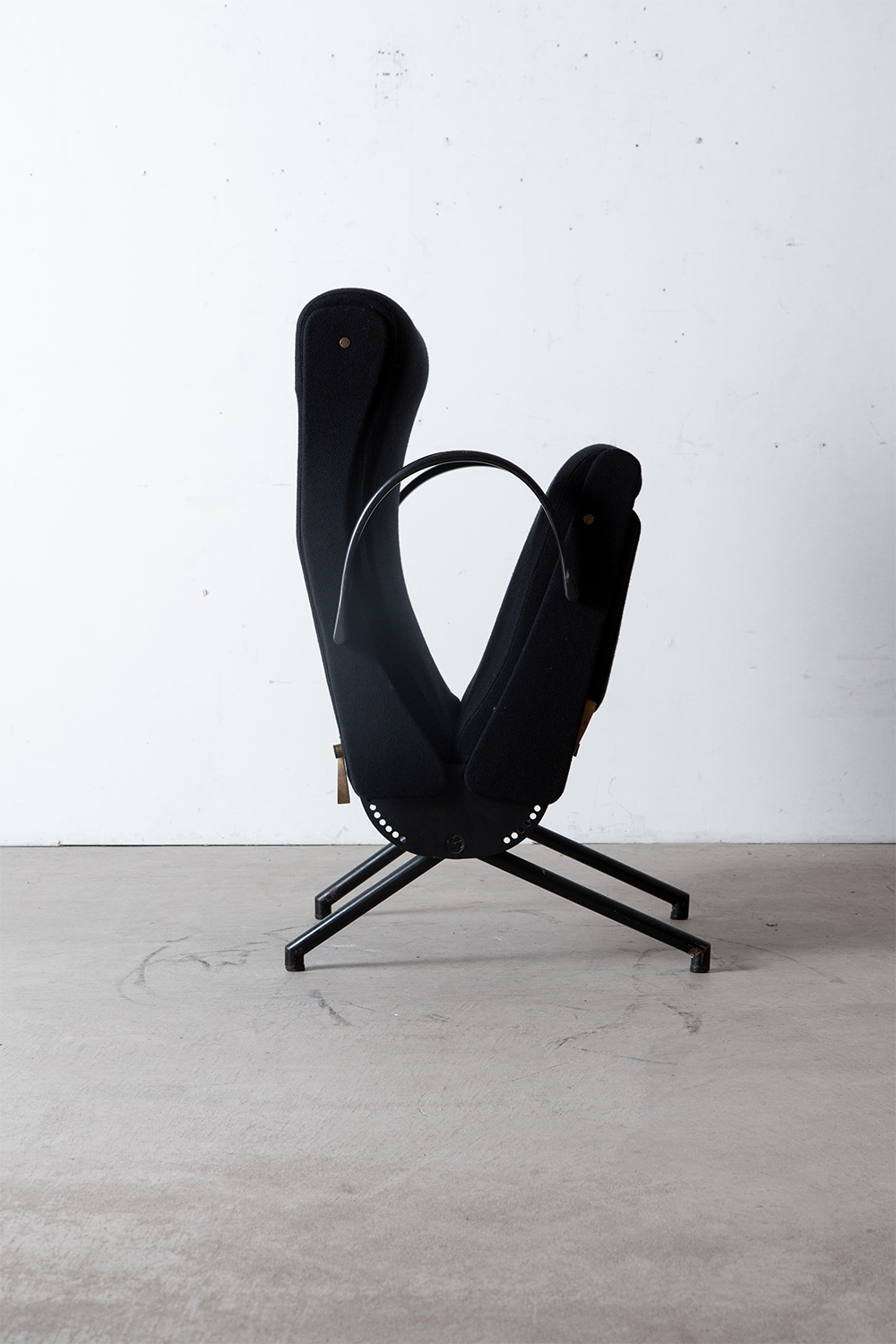 ‘P40’ Lounge Chair by Osvaldo Borsani for Tecno in Fabric and Steel