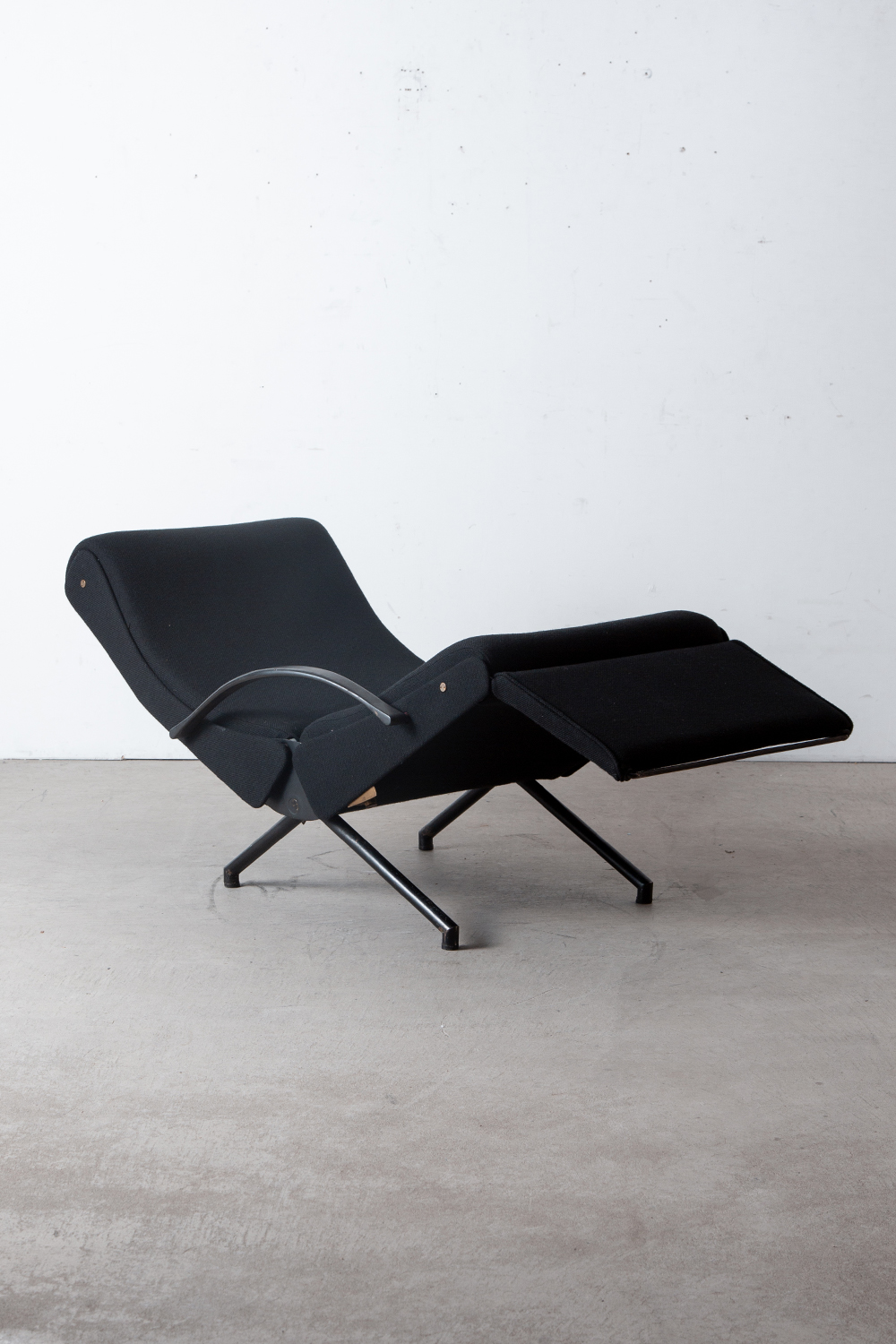 ‘P40’ Lounge Chair by Osvaldo Borsani for Tecno in Fabric and Steel