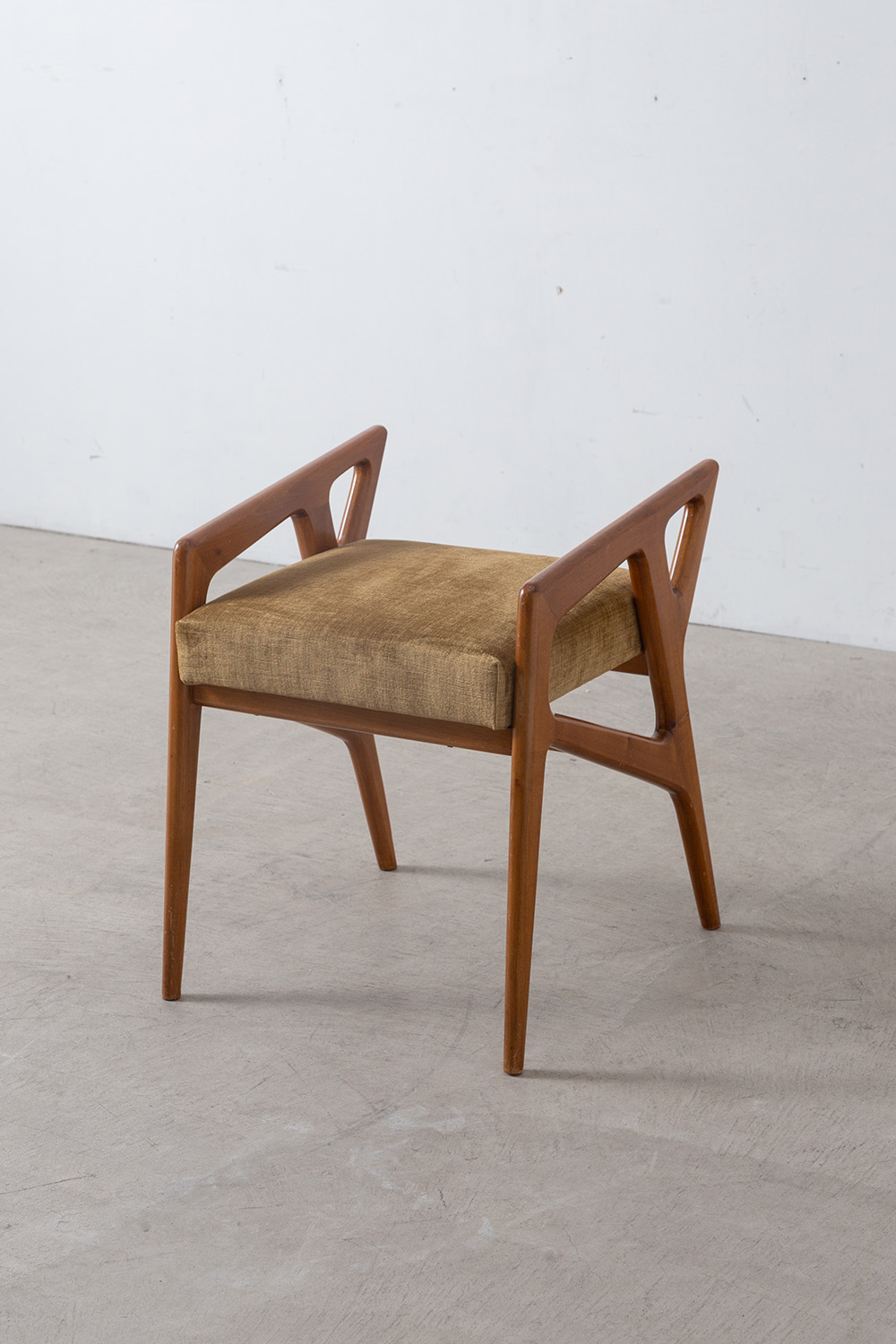 ‘Model 687’ Stool by Gio Ponti in Walnut and Fabricbric