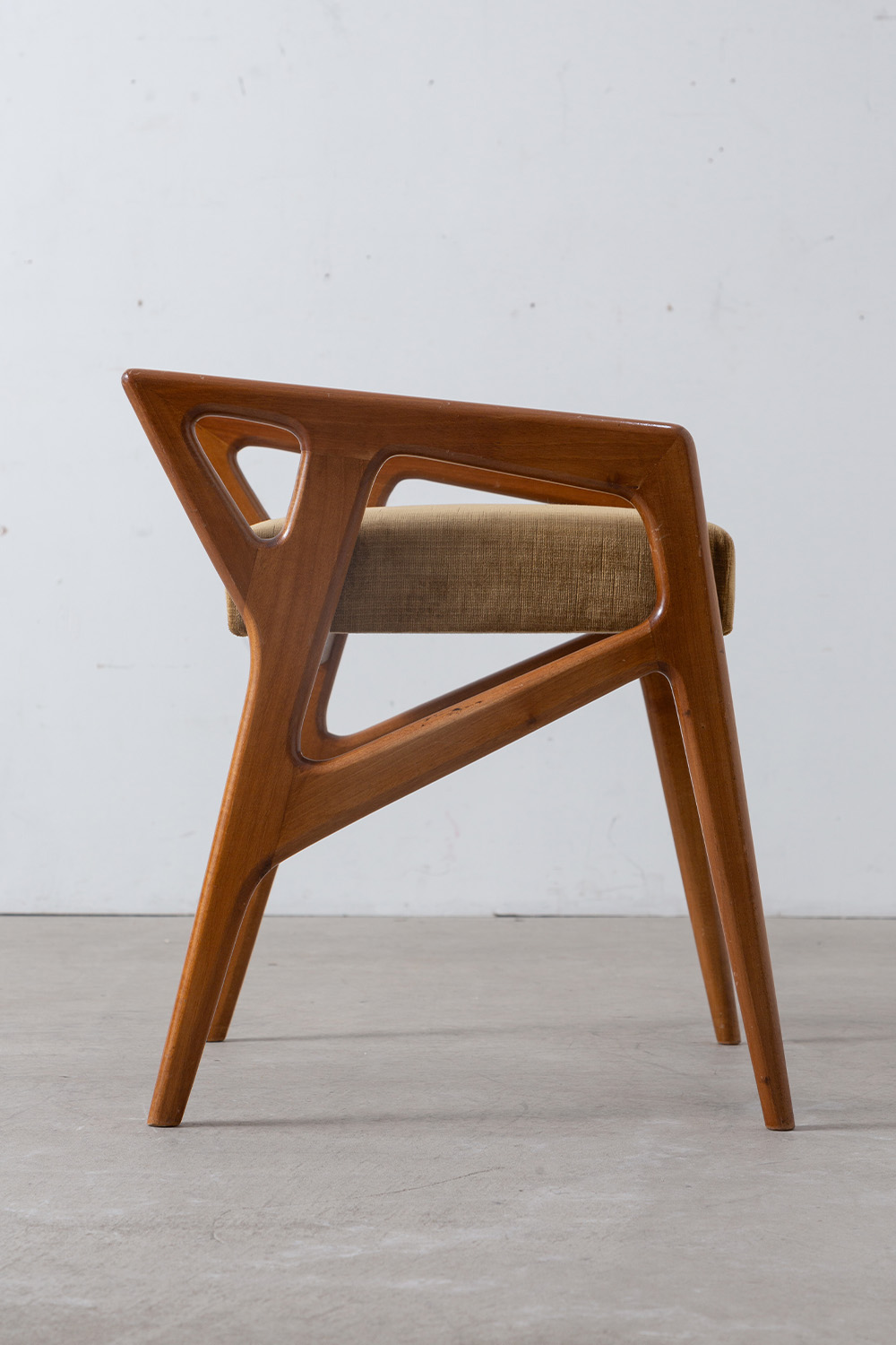 ‘Model 687’ Stool by Gio Ponti in Walnut and Fabricbric