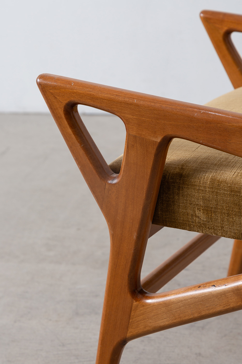 ‘Model 687’ Stool by Gio Ponti in Walnut and Fabricbric