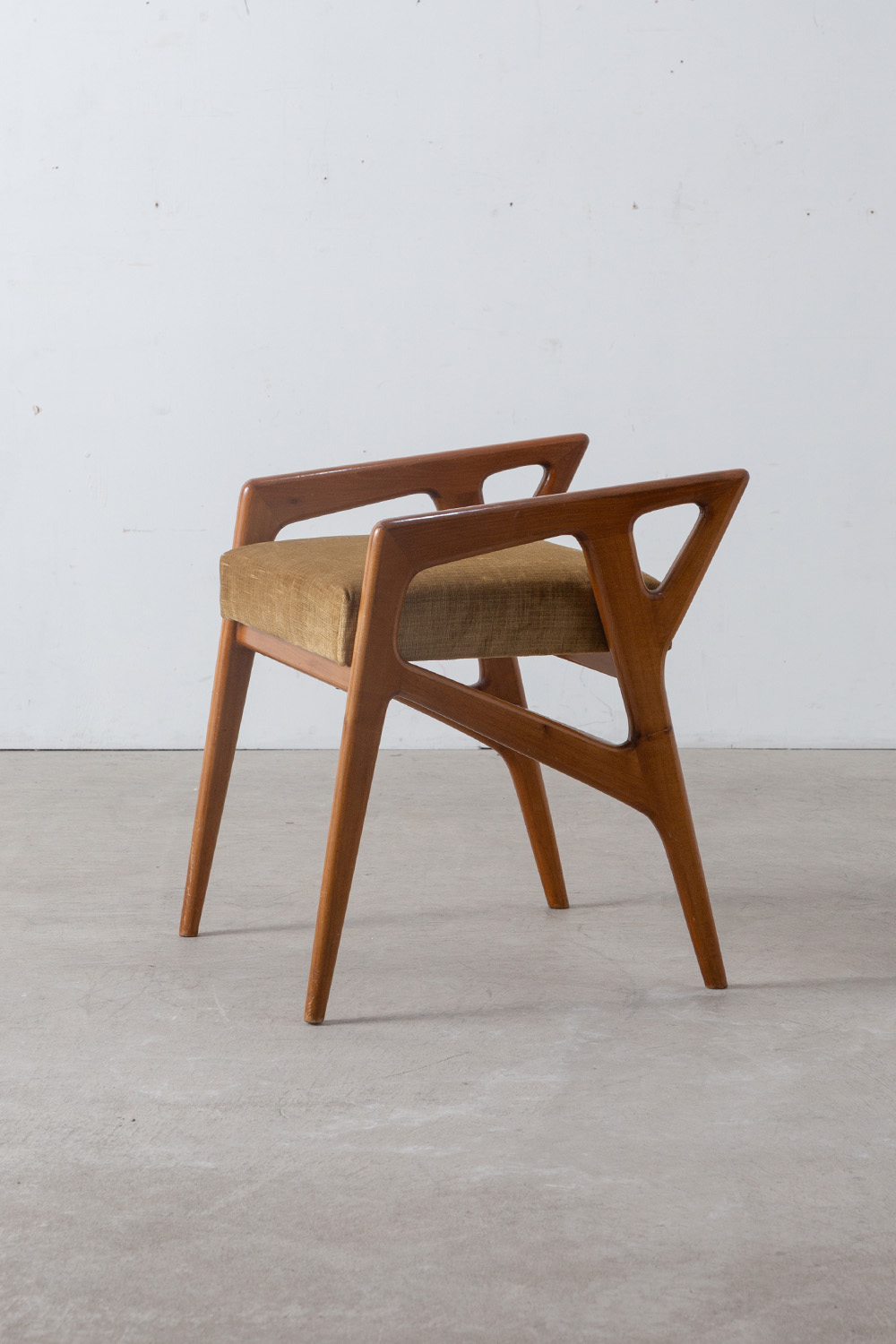 ‘Model 687’ Stool by Gio Ponti in Walnut and Fabricbric