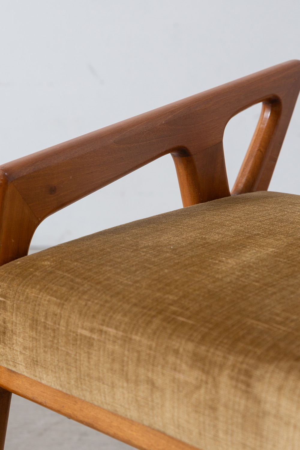 ‘Model 687’ Stool by Gio Ponti in Walnut and Fabricbric