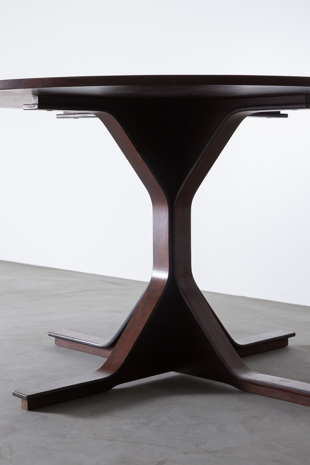 ‘Model 522’ Dining Table by Gianfranco Frattini for Bernini in Rosewood