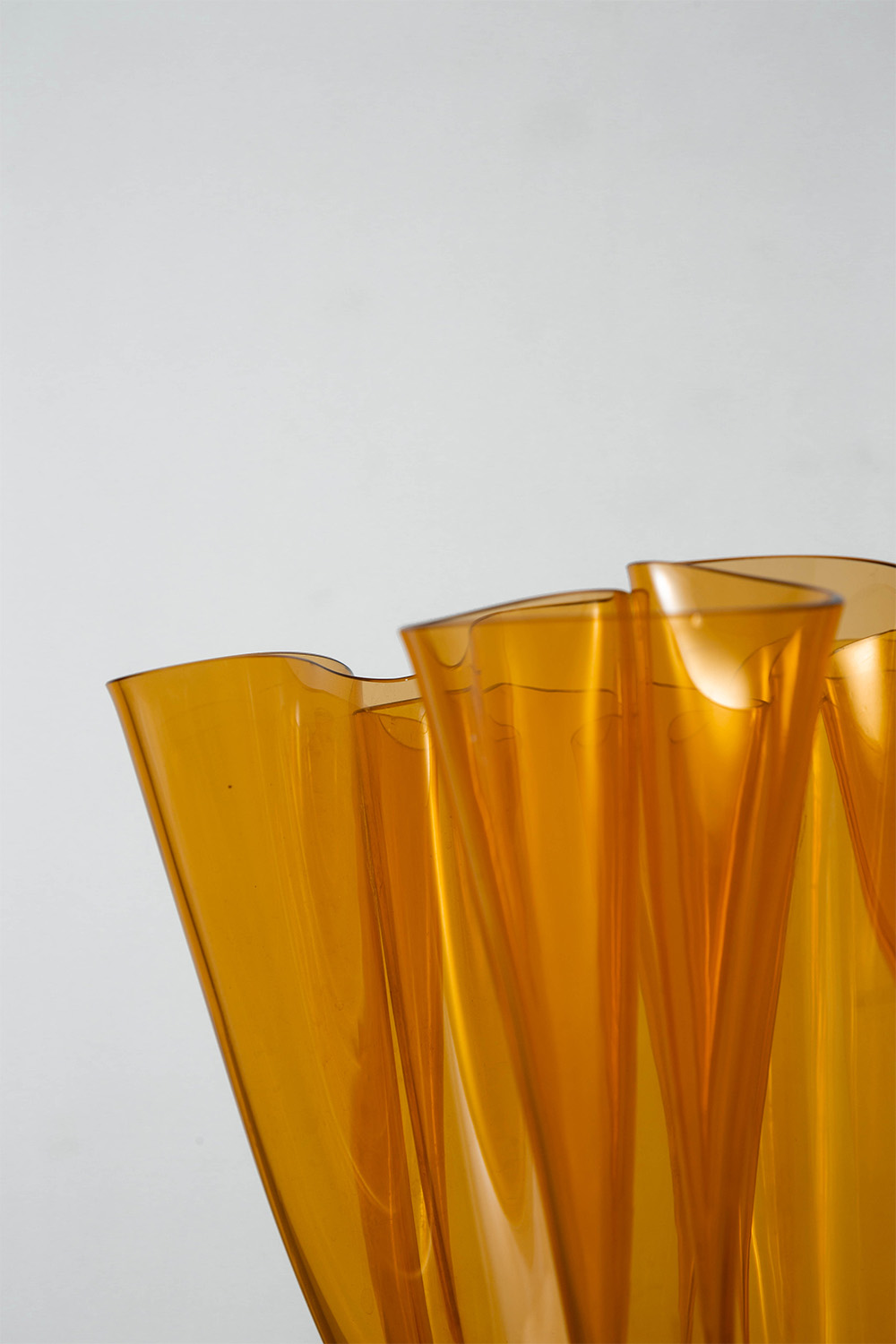 ‘Cartoccio’ Flower Vase by Pietro Chiesa for FontanaArte in Glass