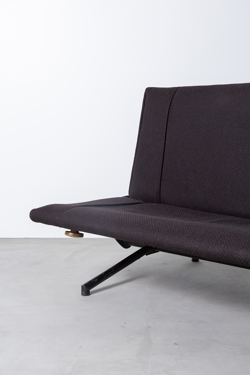 ‘D70’ Sofa by Osvaldo Borsani for Tecno in Fabric and Steel