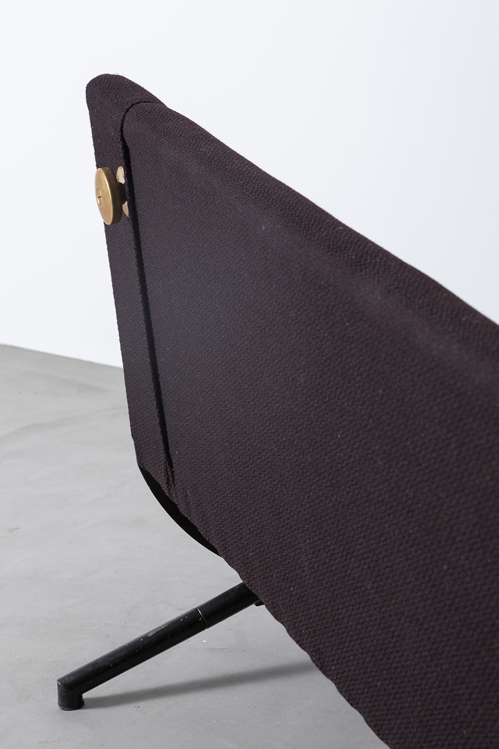 ‘D70’ Sofa by Osvaldo Borsani for Tecno in Fabric and Steel