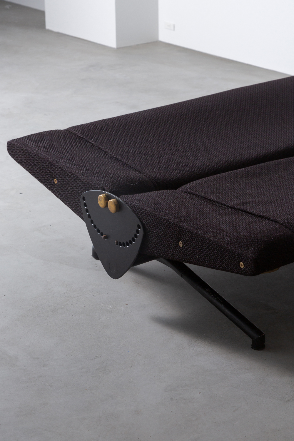 ‘D70’ Sofa by Osvaldo Borsani for Tecno in Fabric and Steel