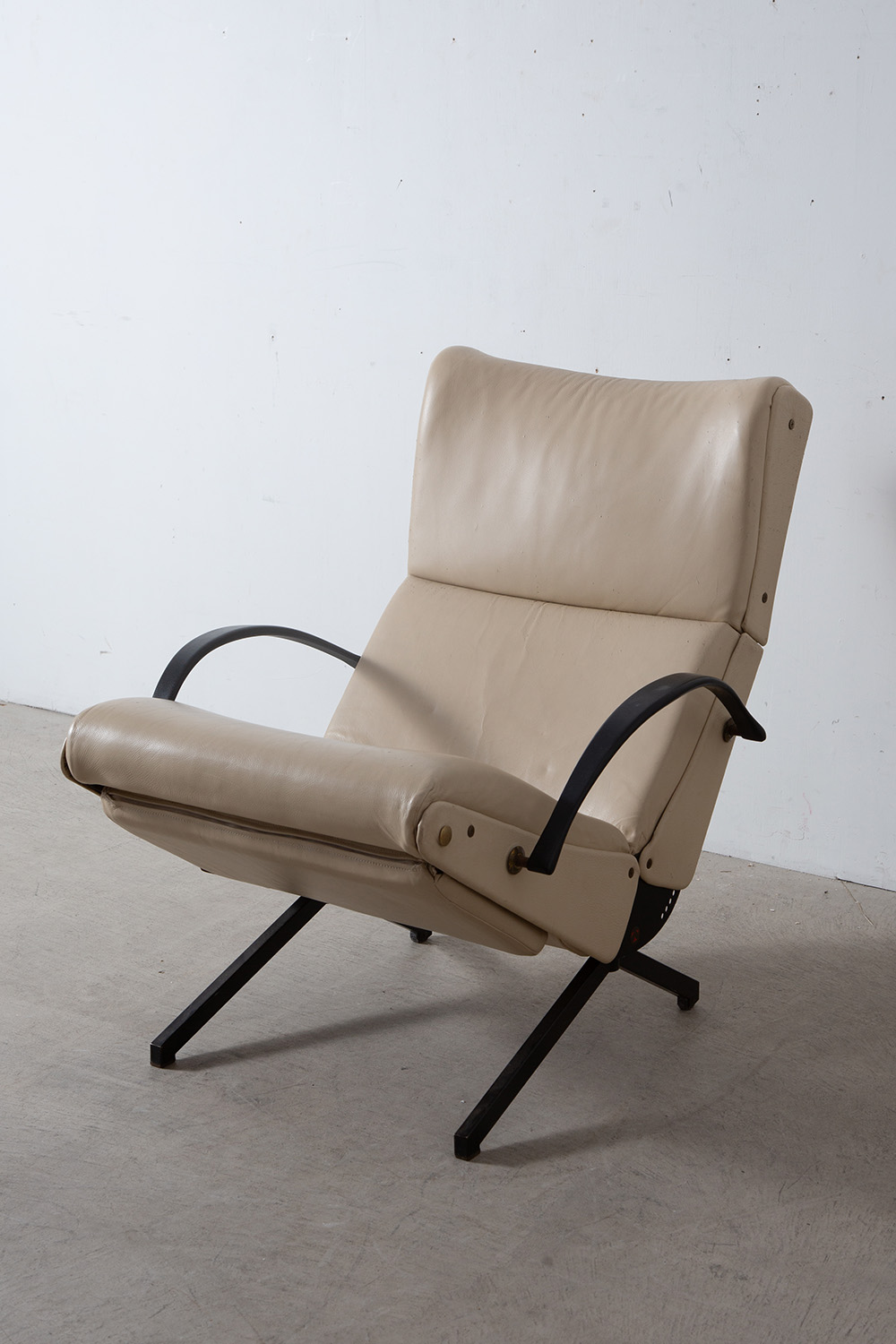 ‘P40’ Lounge Chair by Osvaldo Borsani for Tecno in Leather and Steel