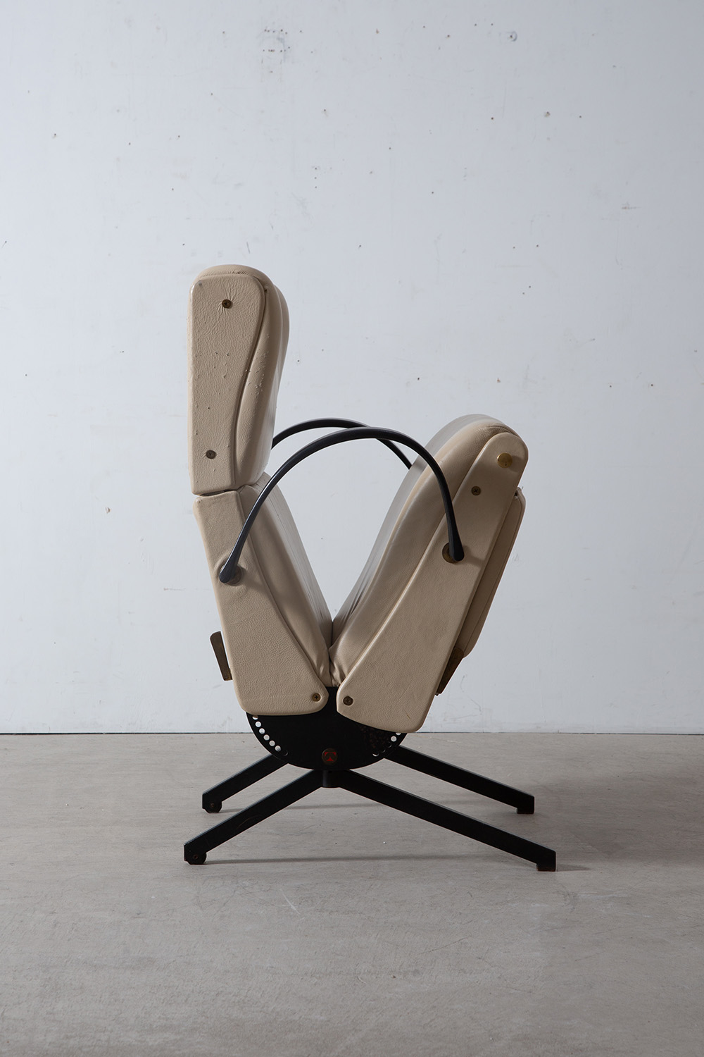 ‘P40’ Lounge Chair by Osvaldo Borsani for Tecno in Leather and Steel