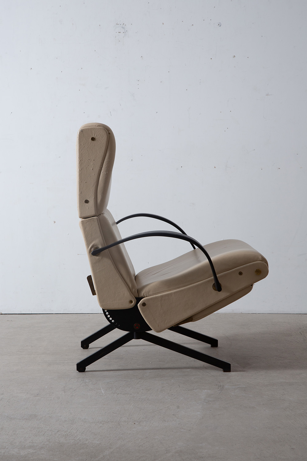 ‘P40’ Lounge Chair by Osvaldo Borsani for Tecno in Leather and Steel