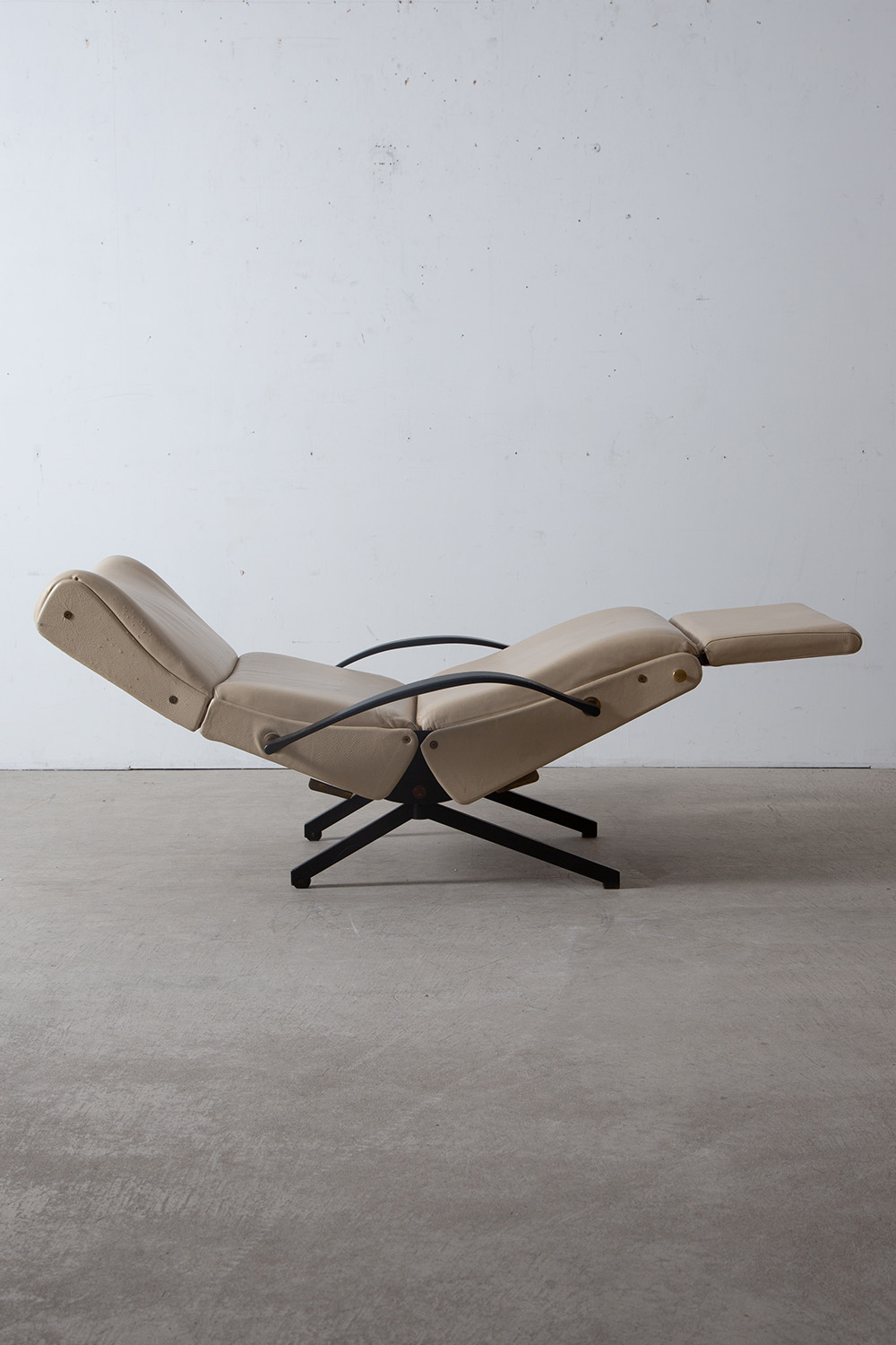 ‘P40’ Lounge Chair by Osvaldo Borsani for Tecno in Leather and Steel