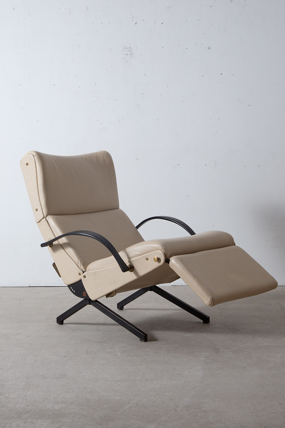 ‘P40’ Lounge Chair by Osvaldo Borsani for Tecno in Leather and Steel