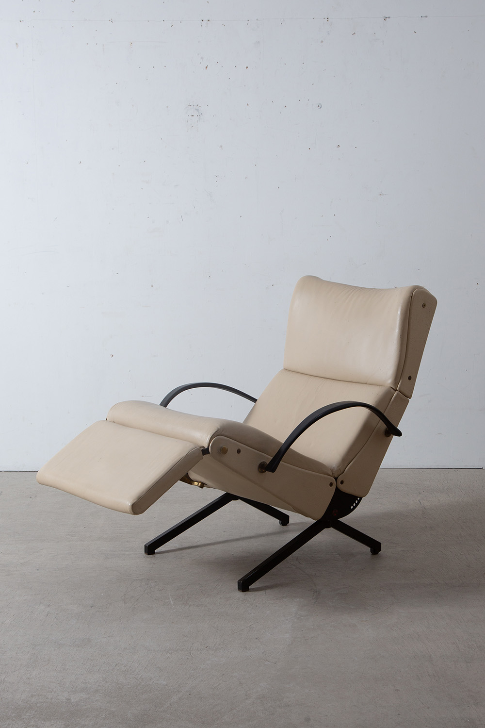 ‘P40’ Lounge Chair by Osvaldo Borsani for Tecno in Leather and Steel