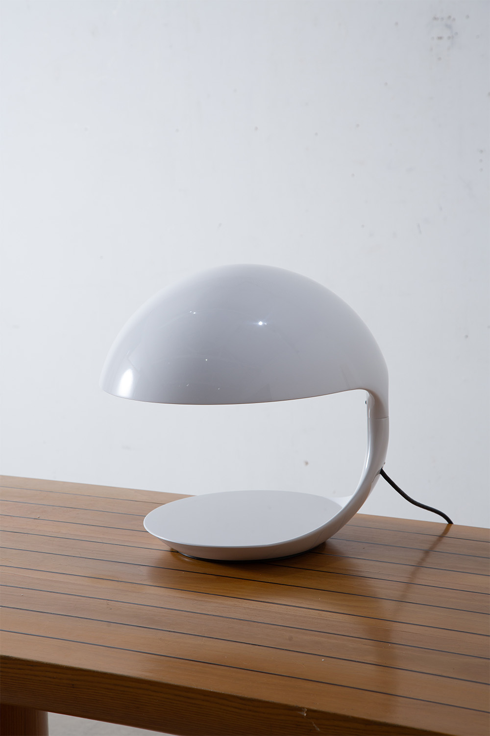 COBRA Table Lamp by Elio Martinelli for Martinelli Luce in White