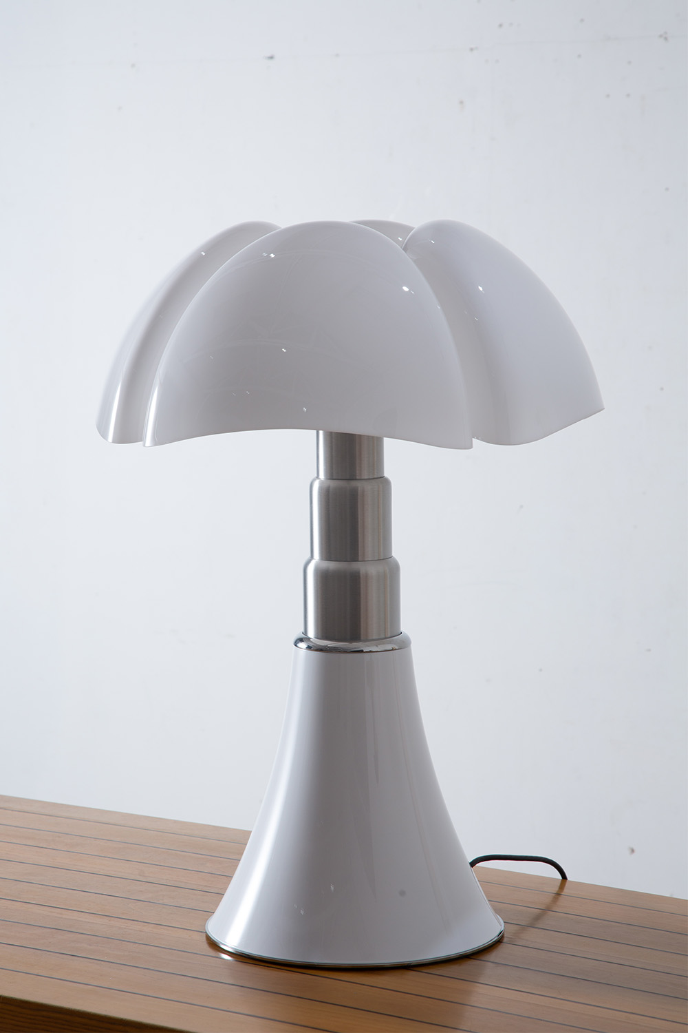 PIPISTRELLO Table Lamp by Gae Aulenti for Martinelli Luce in White