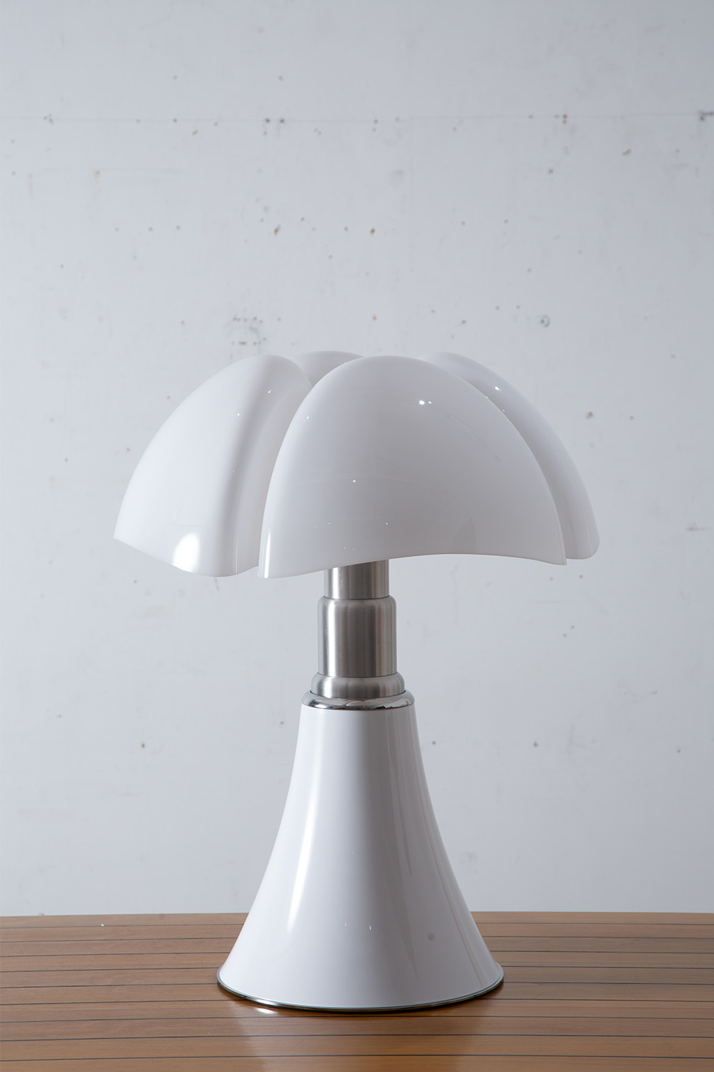 PIPISTRELLO Table Lamp by Gae Aulenti for Martinelli Luce in White