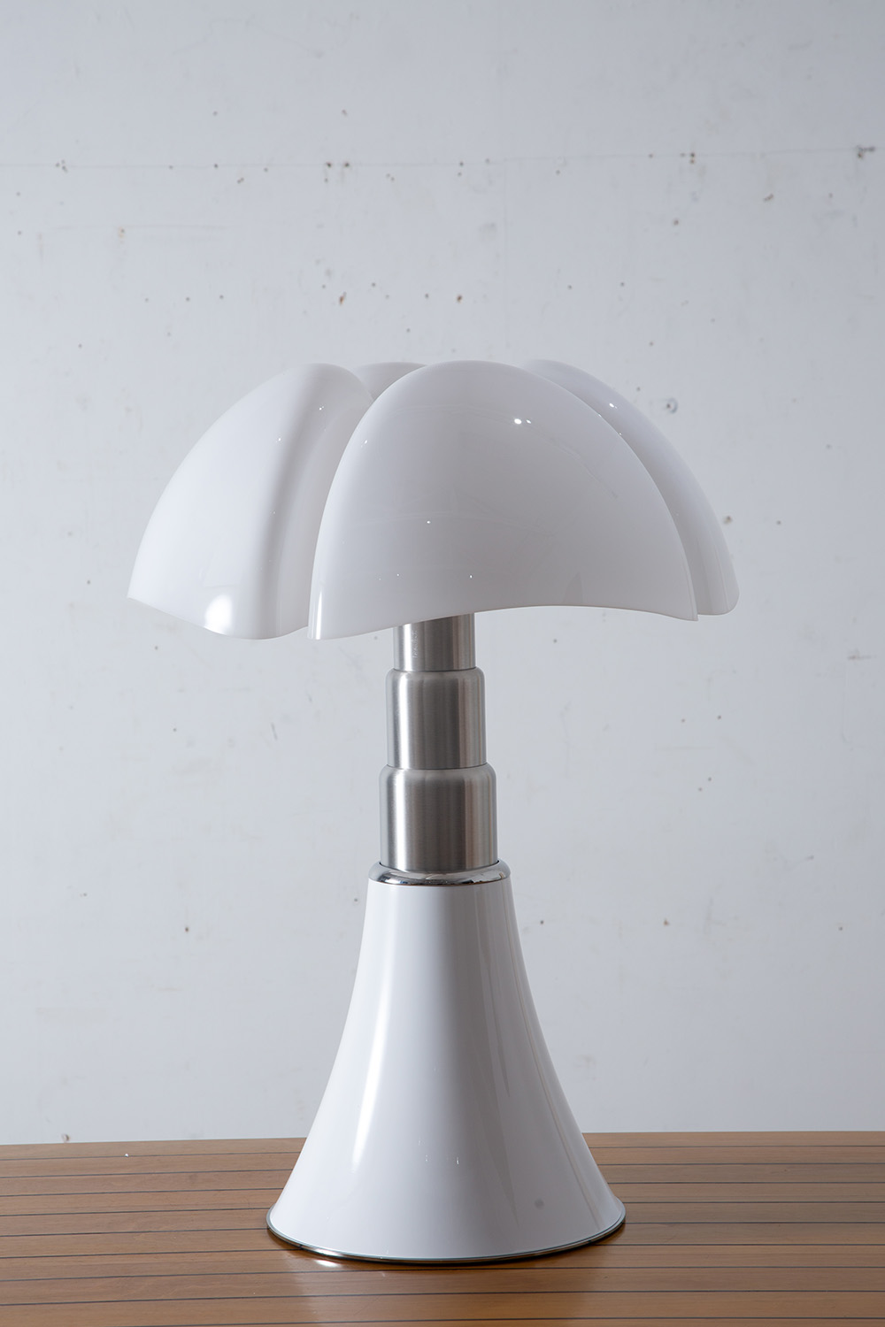 PIPISTRELLO Table Lamp by Gae Aulenti for Martinelli Luce in White